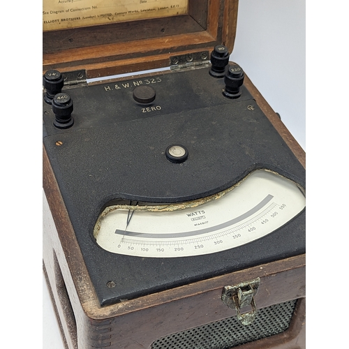 230 - A vintage Harland & Wolff  portable precision wattmeter (dynameter type), Elliott Brothers (London) ... 