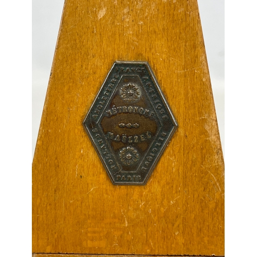 269 - A vintage Maelzel Metronome