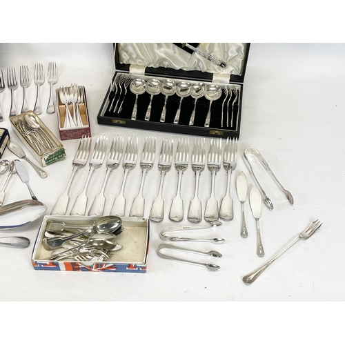 734 - A quantity of good quality 19th and early 20th century silver plated cutlery.