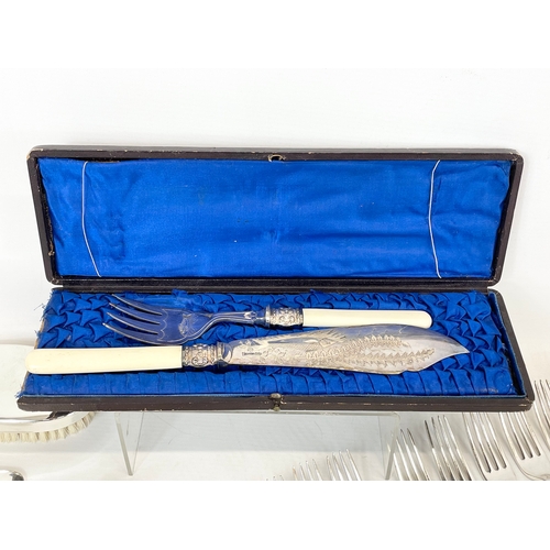 734 - A quantity of good quality 19th and early 20th century silver plated cutlery.