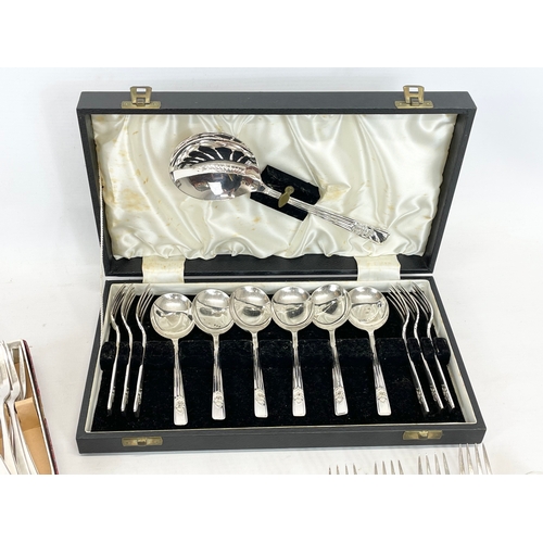 734 - A quantity of good quality 19th and early 20th century silver plated cutlery.