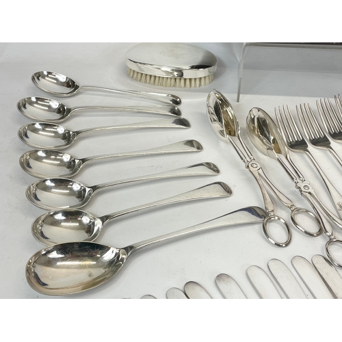 734 - A quantity of good quality 19th and early 20th century silver plated cutlery.