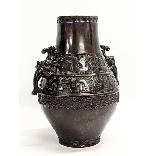 195 - A mid 19th century heavy bronze ornate vase. Qing dynasty, circa 1850. 21x26cm