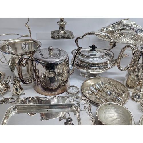 738 - A quantity of good quanlity silver plate, including Walker & Hall tea and coffee pot