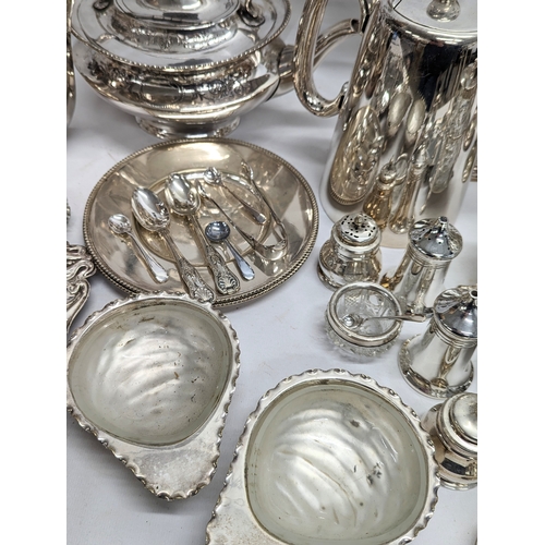 738 - A quantity of good quanlity silver plate, including Walker & Hall tea and coffee pot