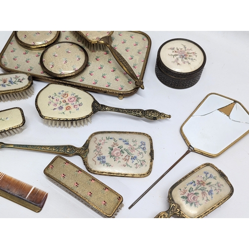 298 - 3 vintage part vanity sets