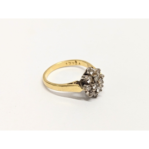 628 - A 18ct diamond cluster ring. Estimate, 0.50ct