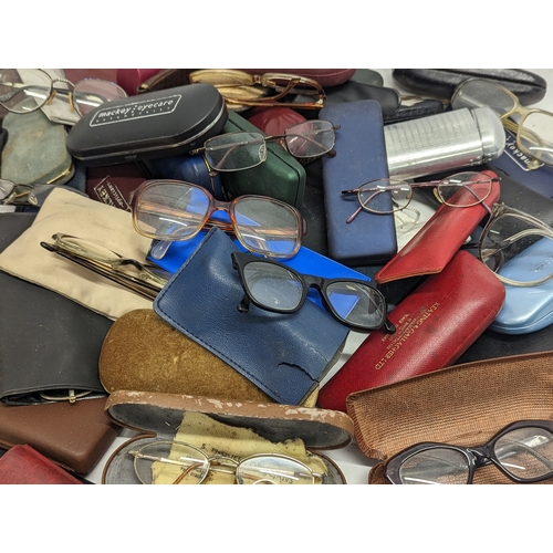 641 - A large quantity vintage spectacles / glasses