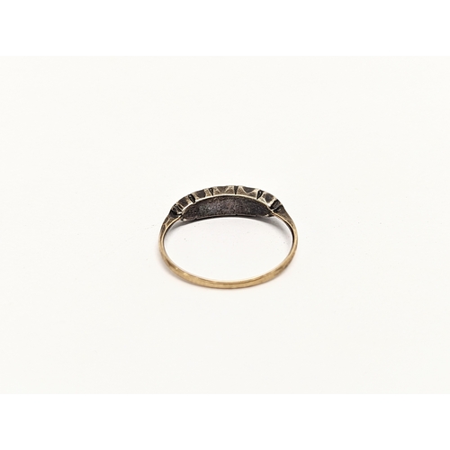 635 - A 9ct gold and silver ring, 1.3 grams