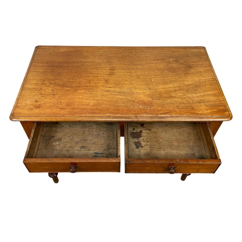 781 - A Victorian mahogany 2 drawer side table. 107 x 60 x 75cm