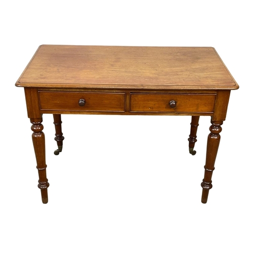 781 - A Victorian mahogany 2 drawer side table. 107 x 60 x 75cm