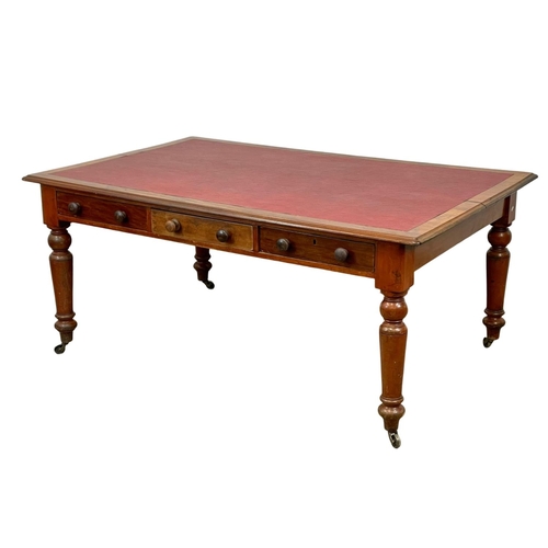 787 - A large Victorian mahogany partners desk, with 6 drawers and leather top. 177 x 115 x 76cm