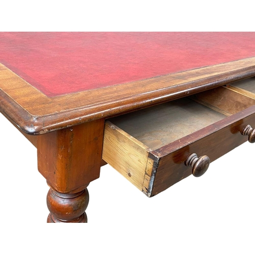 787 - A large Victorian mahogany partners desk, with 6 drawers and leather top. 177 x 115 x 76cm