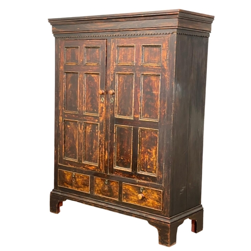 798 - A superb Irish George III pine press, with original scumble paint, 3 drawers and fitted shelves. Geo... 