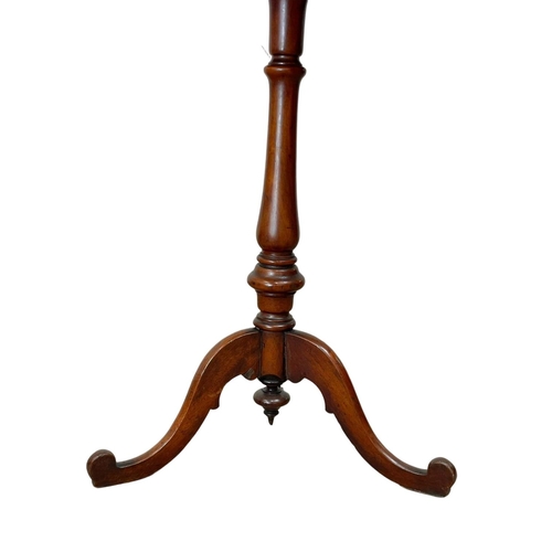 803 - A Victorian mahogany pedestal side table. 53 x 47 x 71cm