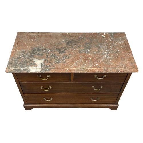 811 - An Edwardian mahogany chest of drawers, with marble top and brass drop handles. 107.5 x 51.5 x 76cm