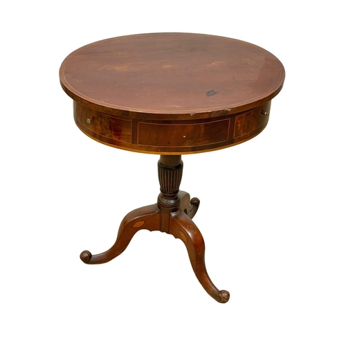 814 - A George IV inlaid mahogany metamorphic pedestal table. Closed 61 x 45 x 67.5cm. Open 90.5cm