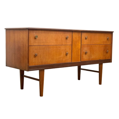 820 - A Mid Century teak sideboard with 4 drawers, by Homeworthy. 137 x 47 x 72cm