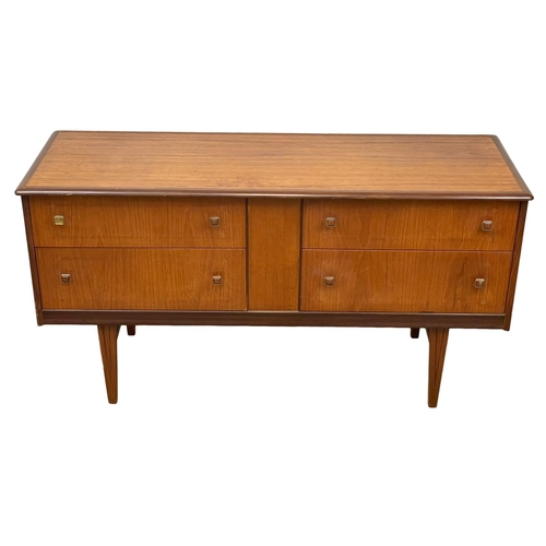 820 - A Mid Century teak sideboard with 4 drawers, by Homeworthy. 137 x 47 x 72cm