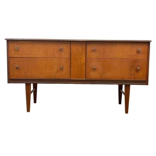 820 - A Mid Century teak sideboard with 4 drawers, by Homeworthy. 137 x 47 x 72cm