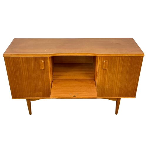 826 - A Mid Century teak sideboard. 145.5 x 46 x 89cm