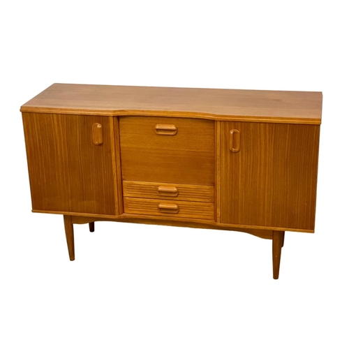 826 - A Mid Century teak sideboard. 145.5 x 46 x 89cm