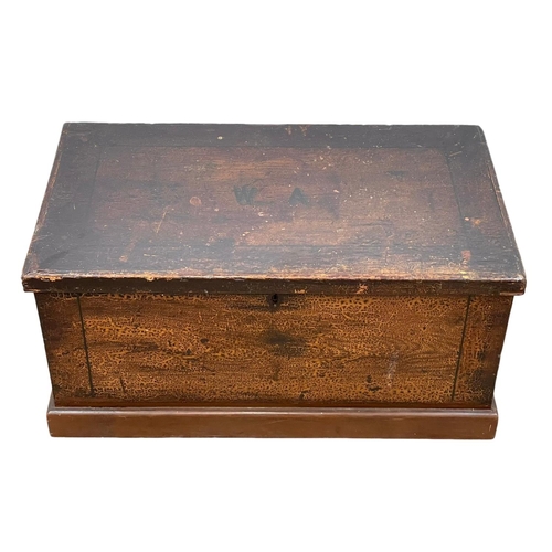 842 - A Victorian pine trunk with original scumble paintwork. 90 x 53 x 42cm