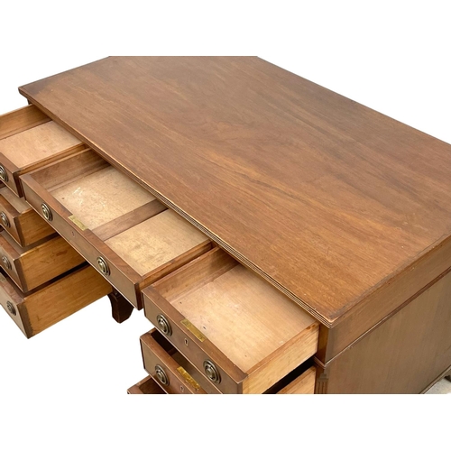 849 - An Edwardian mahogany pedestal desk, with 9 drawers. 128 x 68 x 76cm