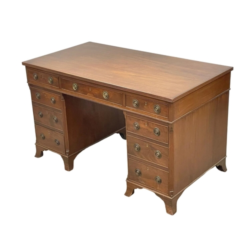 849 - An Edwardian mahogany pedestal desk, with 9 drawers. 128 x 68 x 76cm