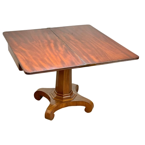 870 - A large William IV mahogany turnover tea table. Circa 1830. 107 x 53 x 76cm