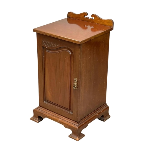 950 - A large Edwardian mahogany bedside cupboard. 42 x 40 x 82cm