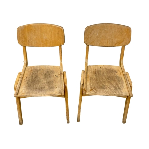 954 - A set of 4 vintage stacking chairs.