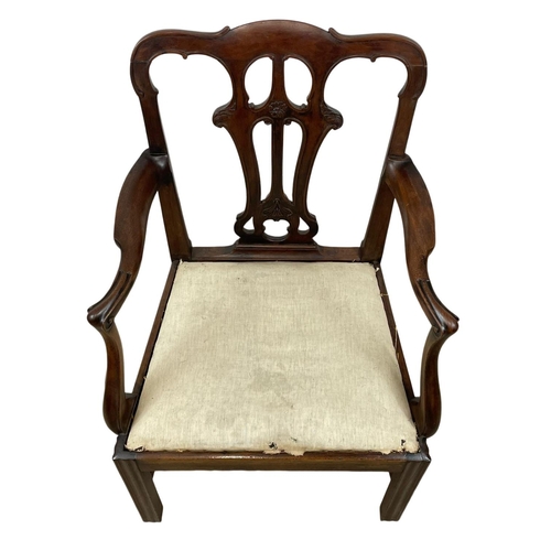 977 - A good quality 18th century George III mahogany armchair. Circa 1770. Chippendale style.