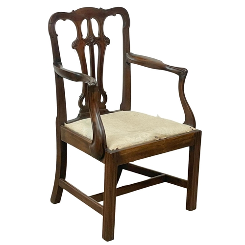 977 - A good quality 18th century George III mahogany armchair. Circa 1770. Chippendale style.