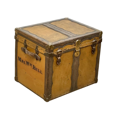 990 - A good quality late 19th century leather and brass bound travellers trunk. By Drucker & Co m. USA. 6... 