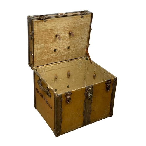 990 - A good quality late 19th century leather and brass bound travellers trunk. By Drucker & Co m. USA. 6... 