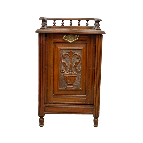 883 - An Edwardian walnut gallery back purdonium / coal box. 38 x 37 x 61cm