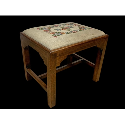 1062 - A Georgian mahogany tapestry top stool. Circa 1800-1820. 49 x 38 x 40cm