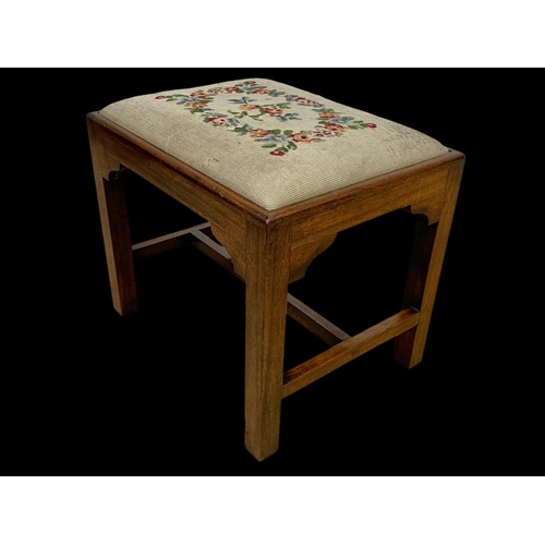 1062 - A Georgian mahogany tapestry top stool. Circa 1800-1820. 49 x 38 x 40cm