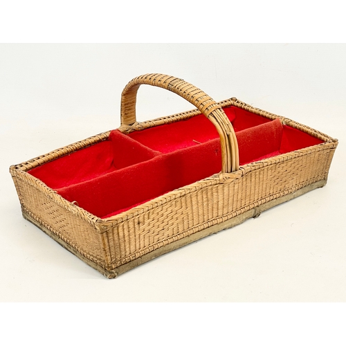 70 - A 1930’a wicker tray with handle. 41 x 22 x 17cm