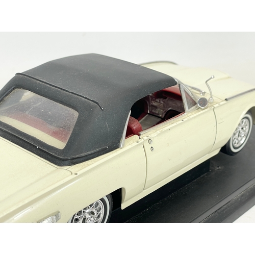 135 - A good quality model car. 1962 Ford Thunderbird Sports Roadster. Welly.  36cm