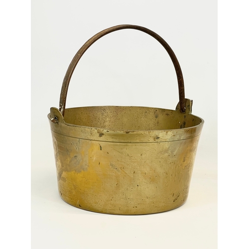89 - A large Victorian heavy brass jelly pan with handle. 37 x 41cm including handle.