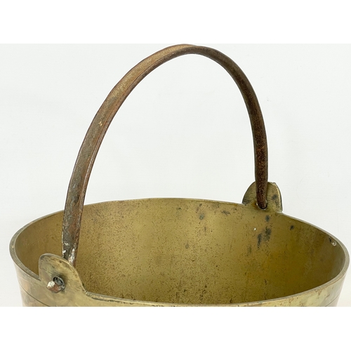 89 - A large Victorian heavy brass jelly pan with handle. 37 x 41cm including handle.