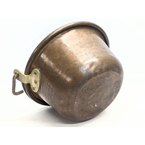 101 - A Victorian copper pot