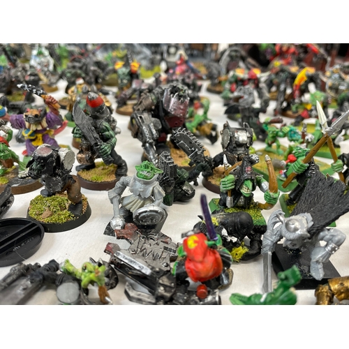 159 - A collection of Warhammer 40,000 models. Including lead models from 1992 1998 etc.