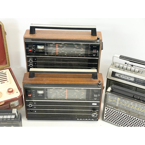 190 - A collection of vintage radios. Hitachi portable radio cassette recorder, VEF Transistor, 2 Selena r... 