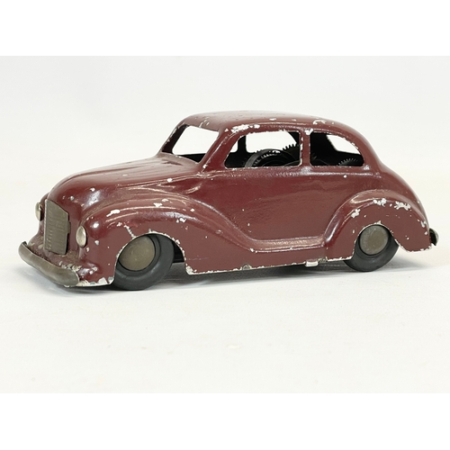 193G - A vintage tin plate windup car. 16cm