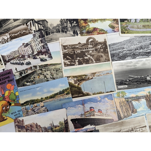 193H - A collection of vintage postcards