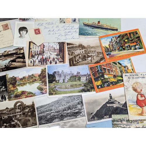 193H - A collection of vintage postcards