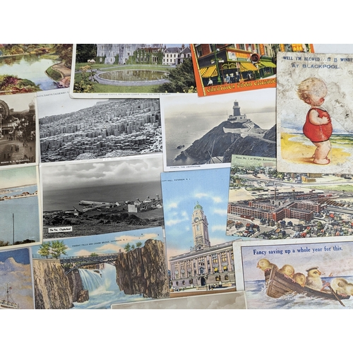 193H - A collection of vintage postcards